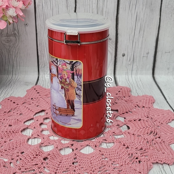 Collectible HolidayNestle Hunge Lid Tin - Picture 5 of 10